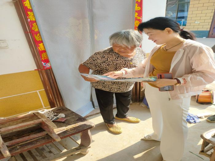 民權(quán)縣供銷合作社駐村干部扎實開展防汛抗旱工作，筑牢安全防線