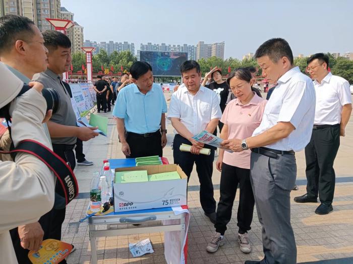 民權(quán)縣供銷合作社開展防范非法集資及平安建設(shè)工作宣傳活動(dòng)