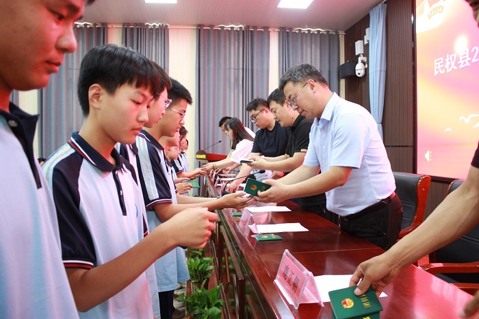 民權縣舉行2024年新發(fā)展團員示范性入團儀式