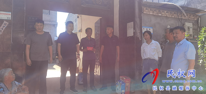 胡集鄉(xiāng)慰問考入重點大學優(yōu)秀學子