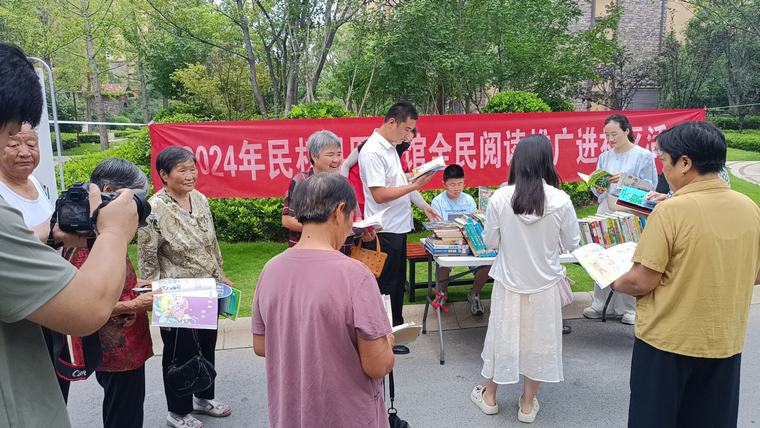 民權(quán)縣圖書館開展全民閱讀推廣進社區(qū)活動