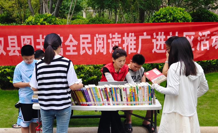 民權(quán)縣圖書館開展全民閱讀推廣進社區(qū)活動