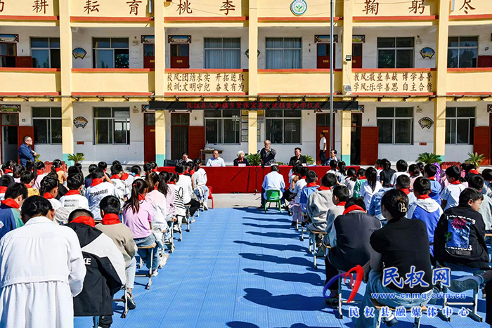 民權(quán)縣：鄉(xiāng)賢大使歸故里 慷慨助學(xué)報桑梓