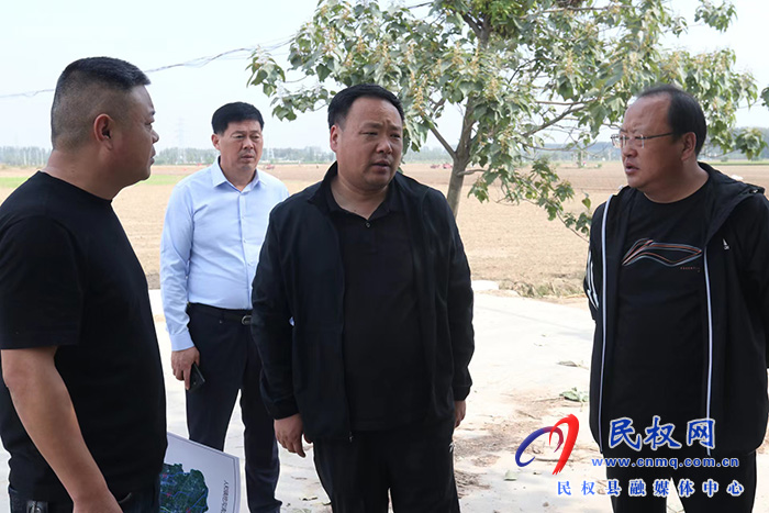 縣領(lǐng)導(dǎo)李衛(wèi)政調(diào)研水系連通、秸稈禁燒工作