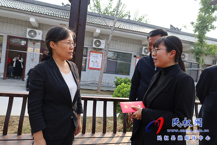 縣委書記王靜嫻走訪慰問敬老院老人