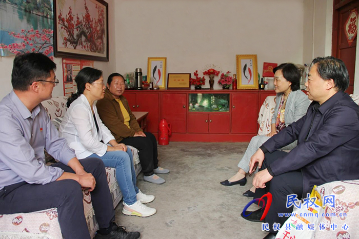 省法院黨組成員、副院長(zhǎng)王波到野崗鎮(zhèn)孟莊村開(kāi)展尊老愛(ài)老活動(dòng)