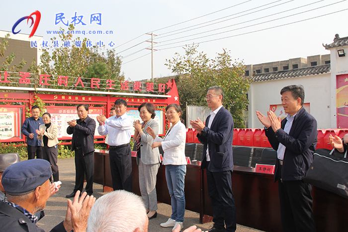 省法院黨組成員、副院長(zhǎng)王波到野崗鎮(zhèn)孟莊村開(kāi)展尊老愛(ài)老活動(dòng)