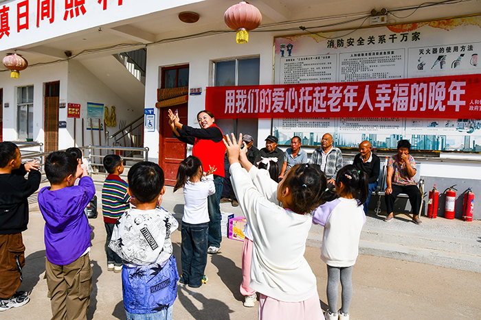 童心敬老 情暖重陽 ——人和鎮(zhèn)人西幼兒園組織開展走進(jìn)敬老院活動