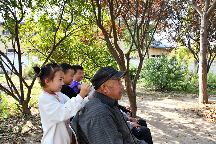 童心敬老 情暖重陽 ——人和鎮(zhèn)人西幼兒園組織開展走進(jìn)敬老院活動