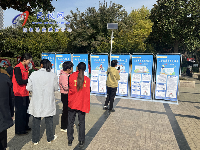 縣行政審批和政務(wù)信息管理局開展“高效辦成一件事”政策宣傳活動