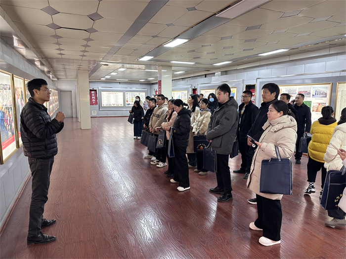 汲取奮進(jìn)力量  探索鄉(xiāng)村振興之路                                                         —— 民權(quán)縣2024年秋季主體班赴濮陽市西辛莊開展現(xiàn)場(chǎng)教學(xué)活動(dòng)