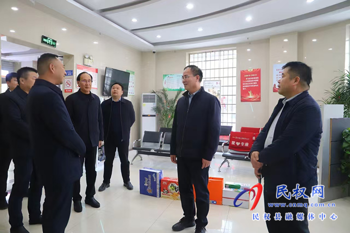 縣委副書記、縣長王景義走訪慰問金融機構(gòu)工作人員