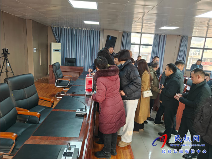 南華街道辦事處“送溫暖、獻(xiàn)愛心”募捐活動