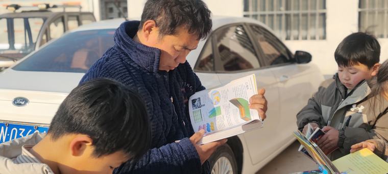 民權(quán)縣圖書館開展全民閱讀推廣服務進鄉(xiāng)村活動