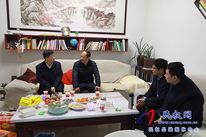 縣領(lǐng)導(dǎo)走訪慰問實職縣級退休干部
