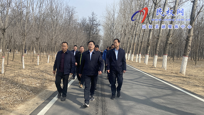 市政協(xié)到民開展植樹和文明健步走活動(dòng)