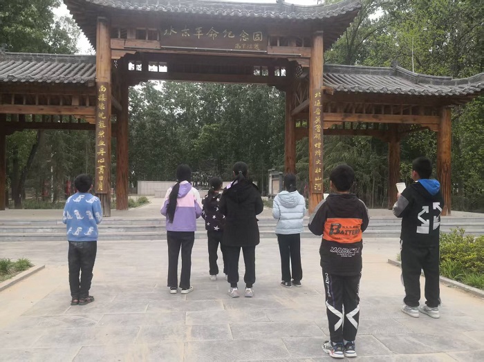 緬懷先烈承遺志  賡續(xù)薪火強(qiáng)擔(dān)當(dāng) ——雙塔鎮(zhèn)秣坡小學(xué)開展清明節(jié)緬懷先烈活動(dòng)
