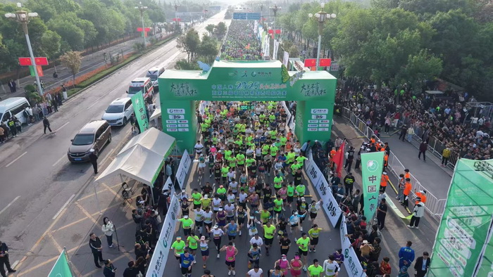 故道春好日 健兒競(jìng)跑時(shí)——2025民權(quán)馬拉松暨第三屆申甘林帶生態(tài)馬拉松賽激情開跑