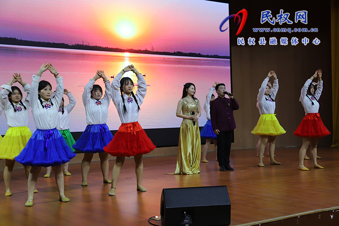 慶祝中華全國(guó)總工會(huì)、河南省總工會(huì)成立100周年暨“致敬勞動(dòng)者”民權(quán)縣慶“五一”職工文藝匯演舉行