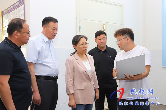 縣委書記王靜嫻調(diào)研校園安全、養(yǎng)老服務(wù)等工作