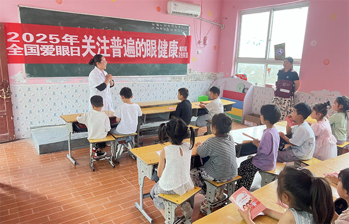 民權(quán)城關(guān)鎮(zhèn)衛(wèi)生院愛眼日宣傳活動進(jìn)校園