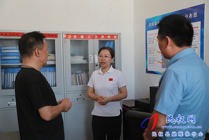 縣委書記王靜嫻調(diào)研產(chǎn)業(yè)強(qiáng)鎮(zhèn)、基層網(wǎng)格化服務(wù)管理、村級后備力量培育儲備、群腐整治、深入貫徹中央八項規(guī)定精神學(xué)習(xí)教育情況等工作