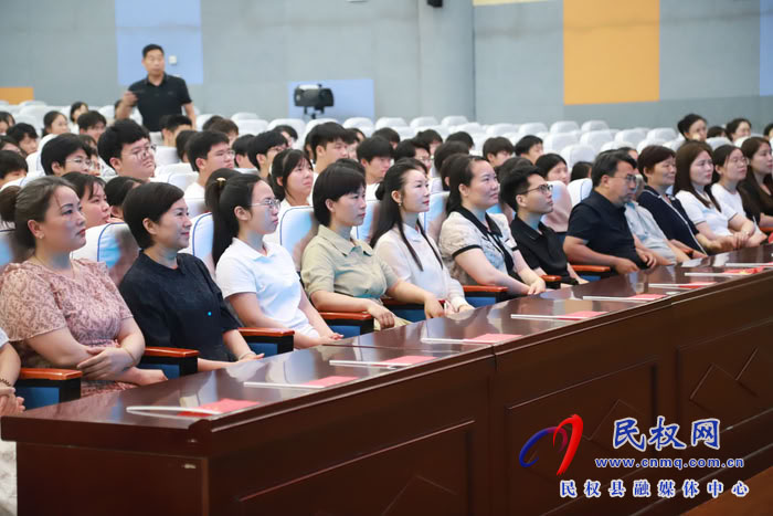 黨的創(chuàng)新理論宣講暨“出彩河南人”楷模發(fā)布廳走進民權(quán)