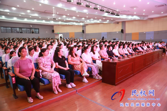 黨的創(chuàng)新理論宣講暨“出彩河南人”楷模發(fā)布廳走進民權(quán)